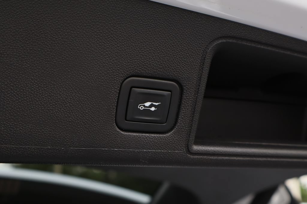 Used 2022 GMC Terrain SLE w/ Driver Convenience Package FWD image 26