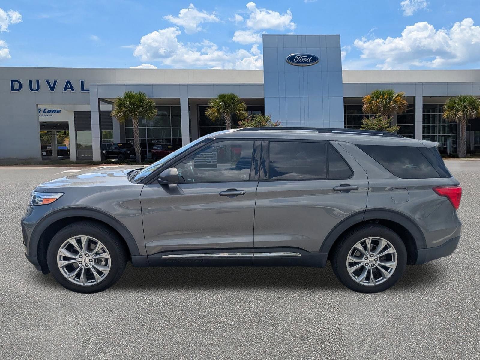 Used 2023 Ford Explorer XLT w/ Equipment Group 202A image 7