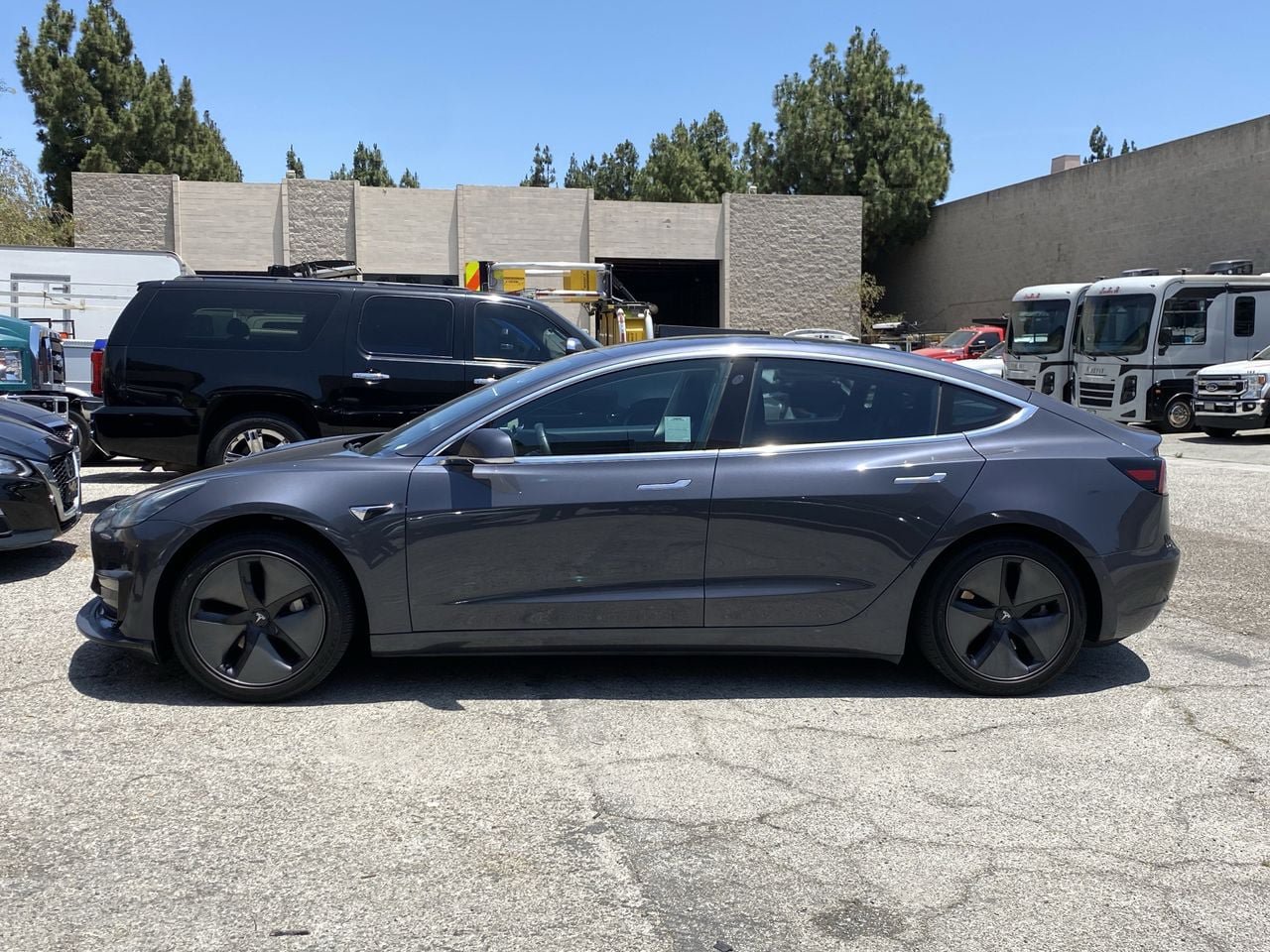Used 2018 Tesla Model 3 Mid Range RWD image 3