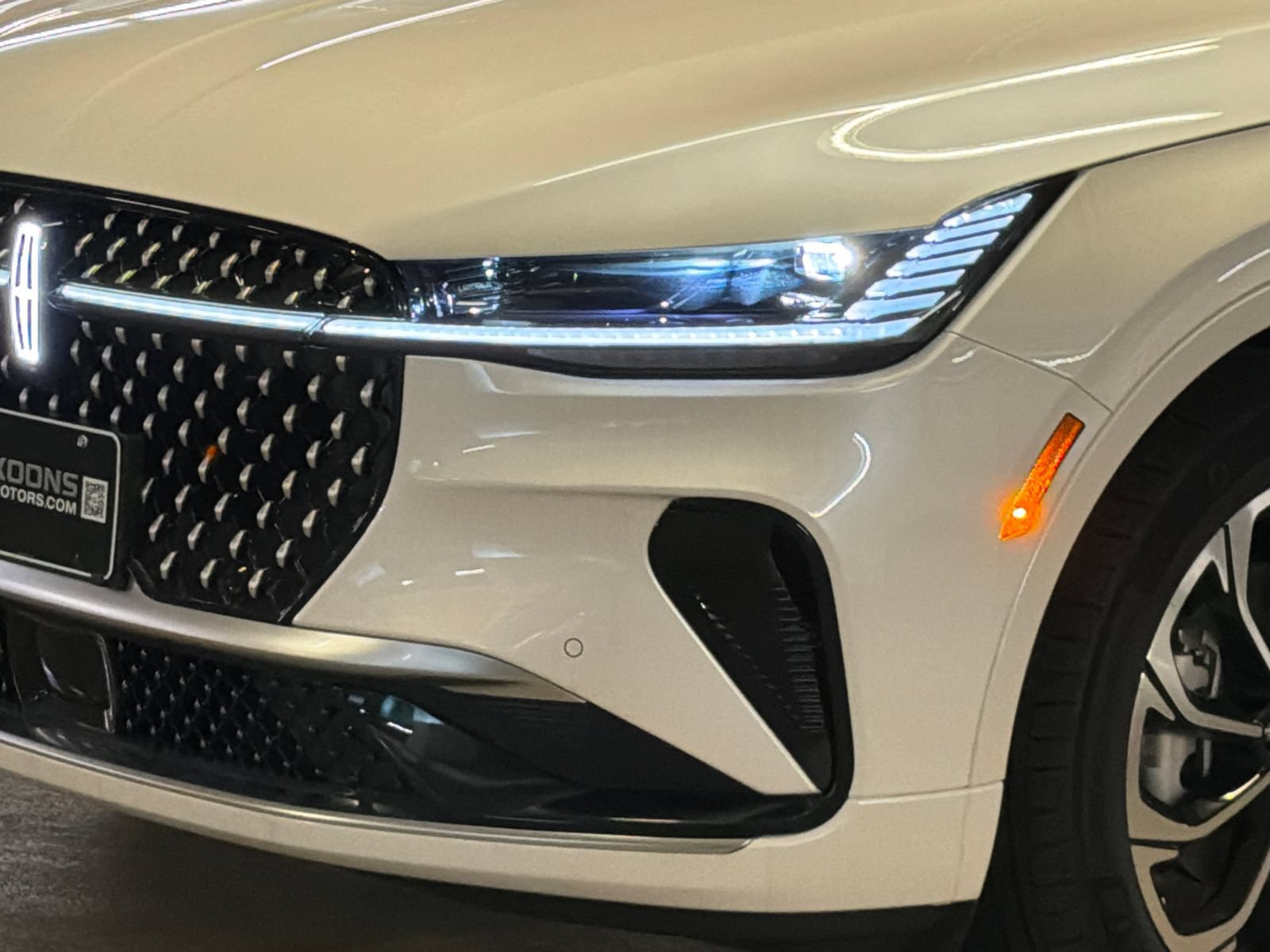 New 2026 Lincoln Nautilus Reserve AWD/4WD image 2