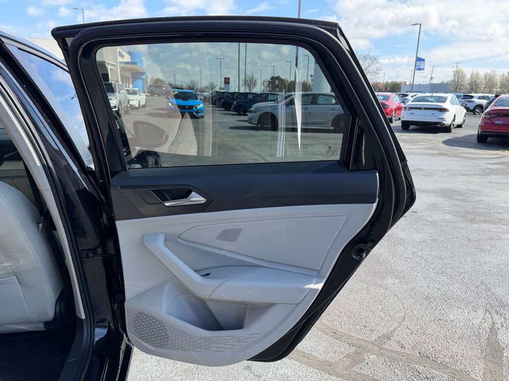 Used 2022 Volkswagen Jetta SE image 12