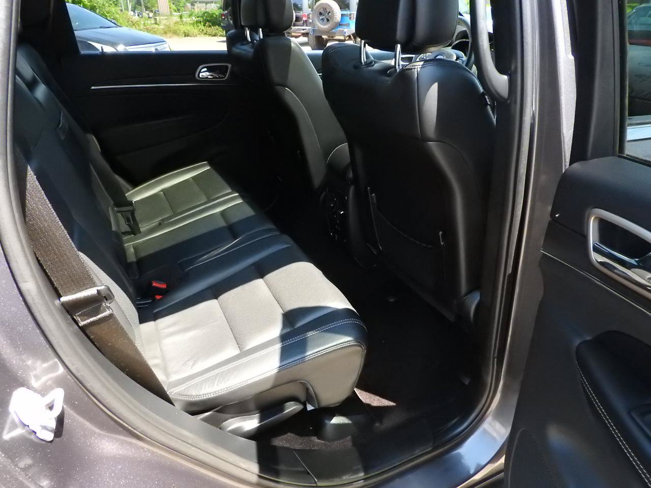 Used 2016 Jeep Grand Cherokee Limited w/ Luxury Group II AWD/4WD image 11