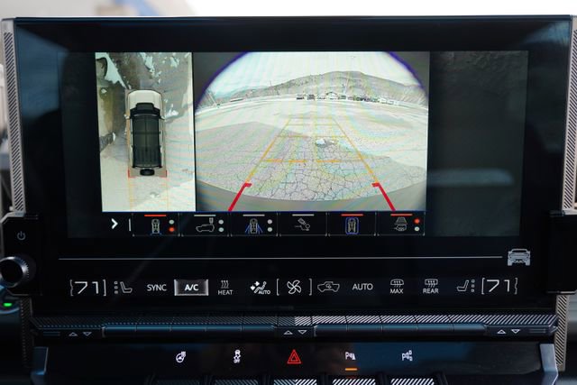 Used 2024 GMC Hummer EV 3X w/ LPO, Illumination Package image 31