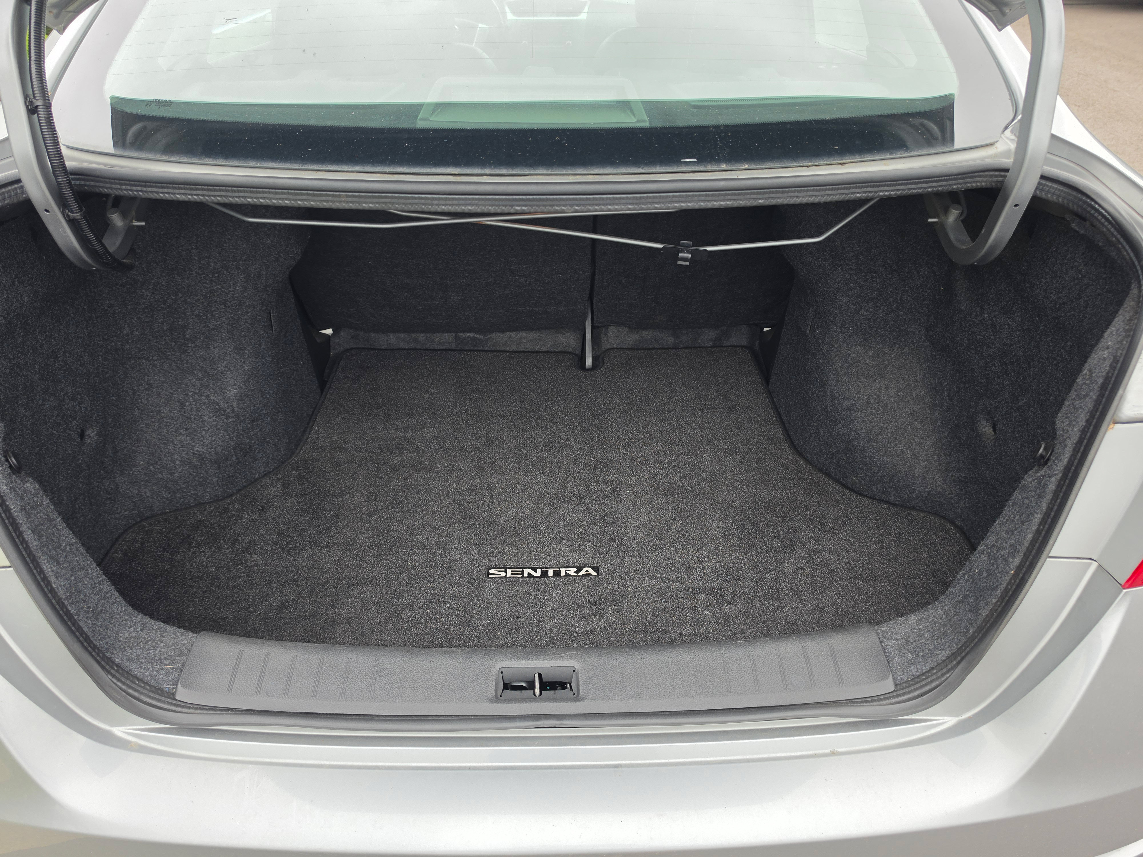 Used 2014 Nissan Sentra SL w/ Leather Package FWD image 5