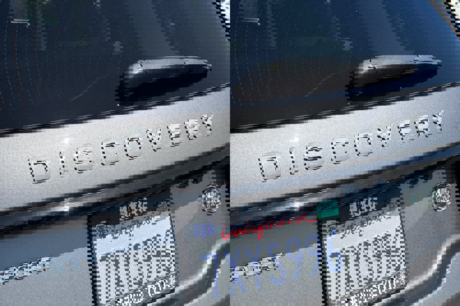 Used 2017 Land Rover Discovery Sport SE image 32