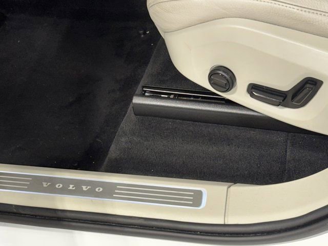 Used 2022 Volvo XC90 T6 Momentum w/ Advanced Package AWD/4WD image 23