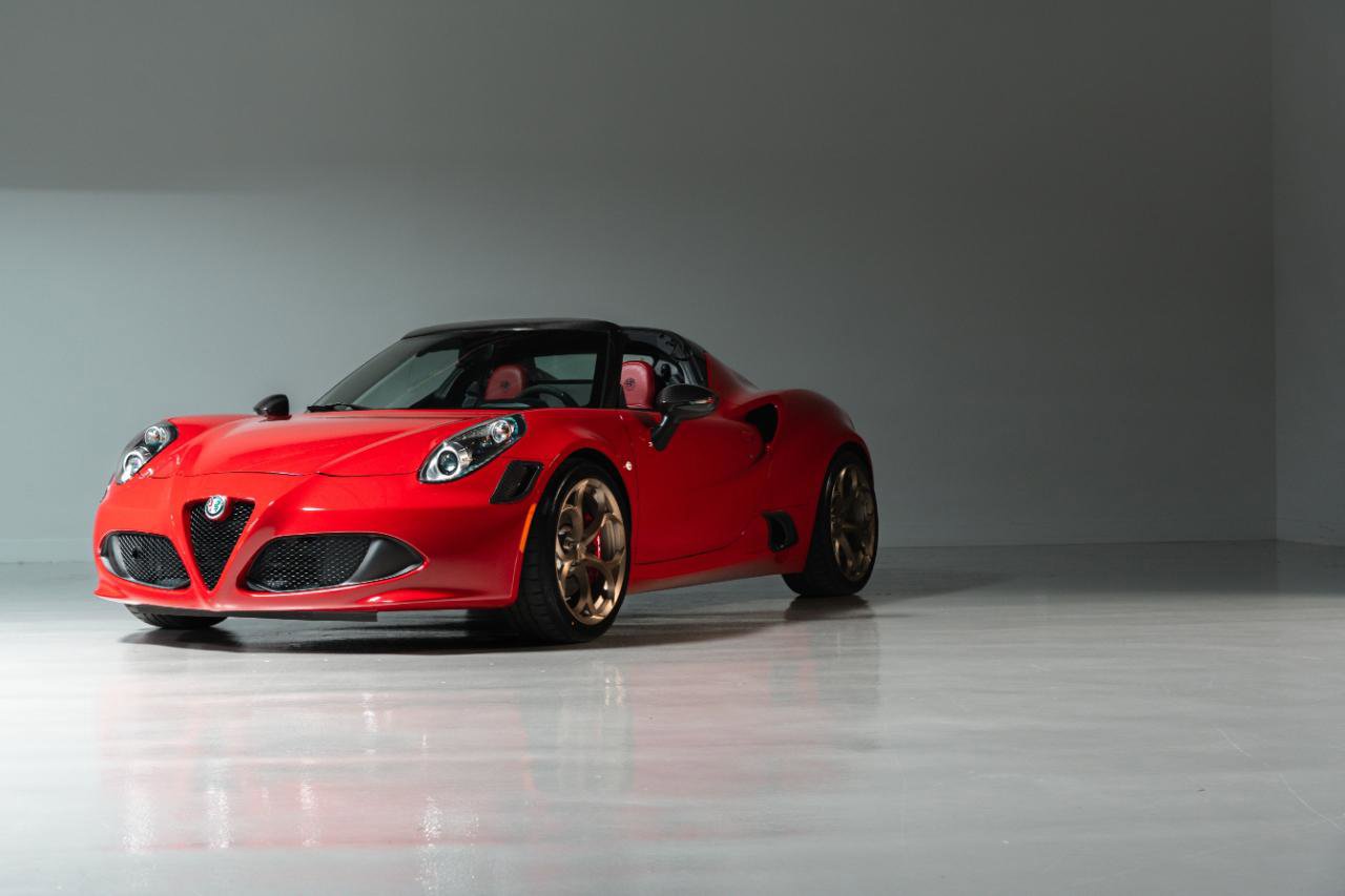 Used 2018 Alfa Romeo 4C Spider RWD image 11