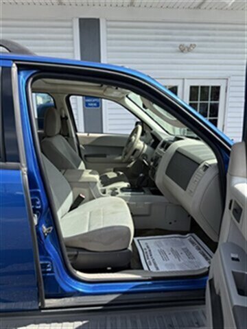 Used 2011 Ford Escape XLT w/ 202A Rapid Spec Order Code FWD image 27