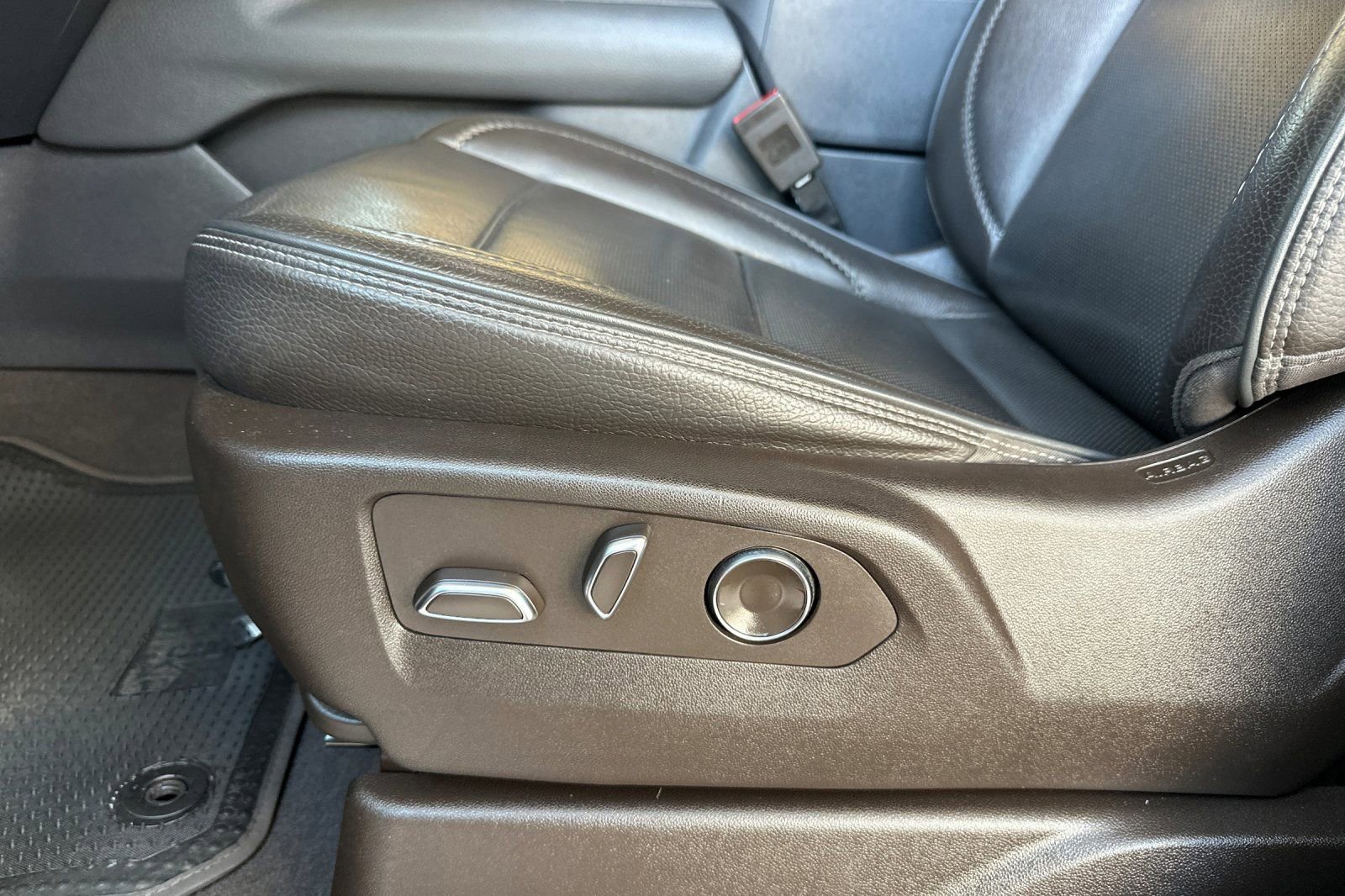 Certified 2021 GMC Yukon XL Denali image 12