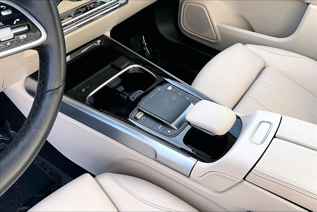 Used 2023 Mercedes-Benz GLB 250 w/ Premium Package image 16