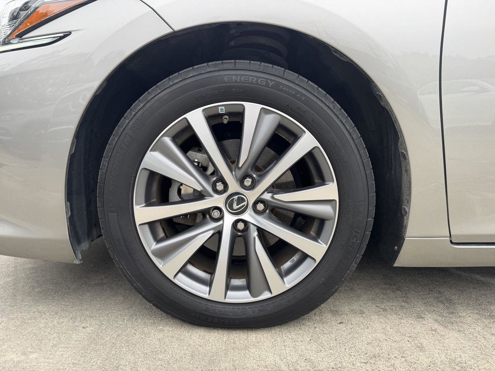 Used 2021 Lexus ES 350 image 4