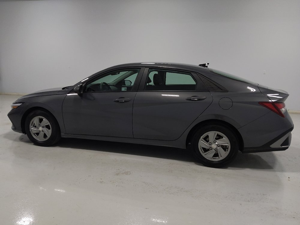Used 2025 Hyundai Elantra SE FWD image 3