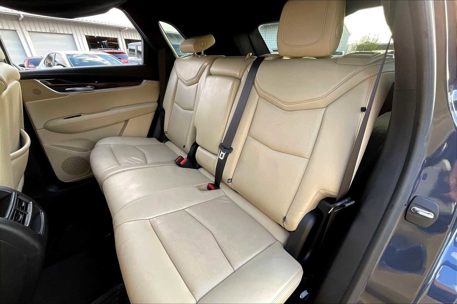 Used 2018 Cadillac XT5 Luxury w/ Driver Awareness Package image 31