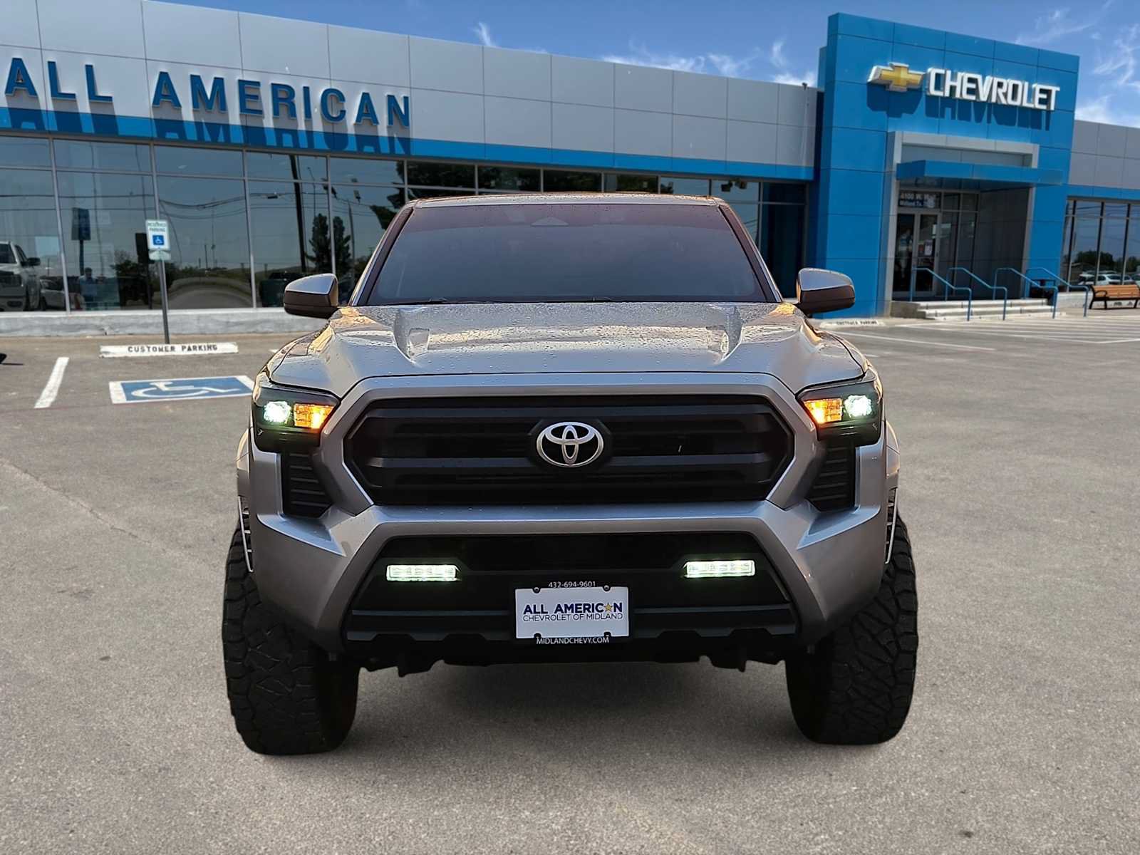 Used 2025 Toyota Tacoma SR5 AWD/4WD video 3