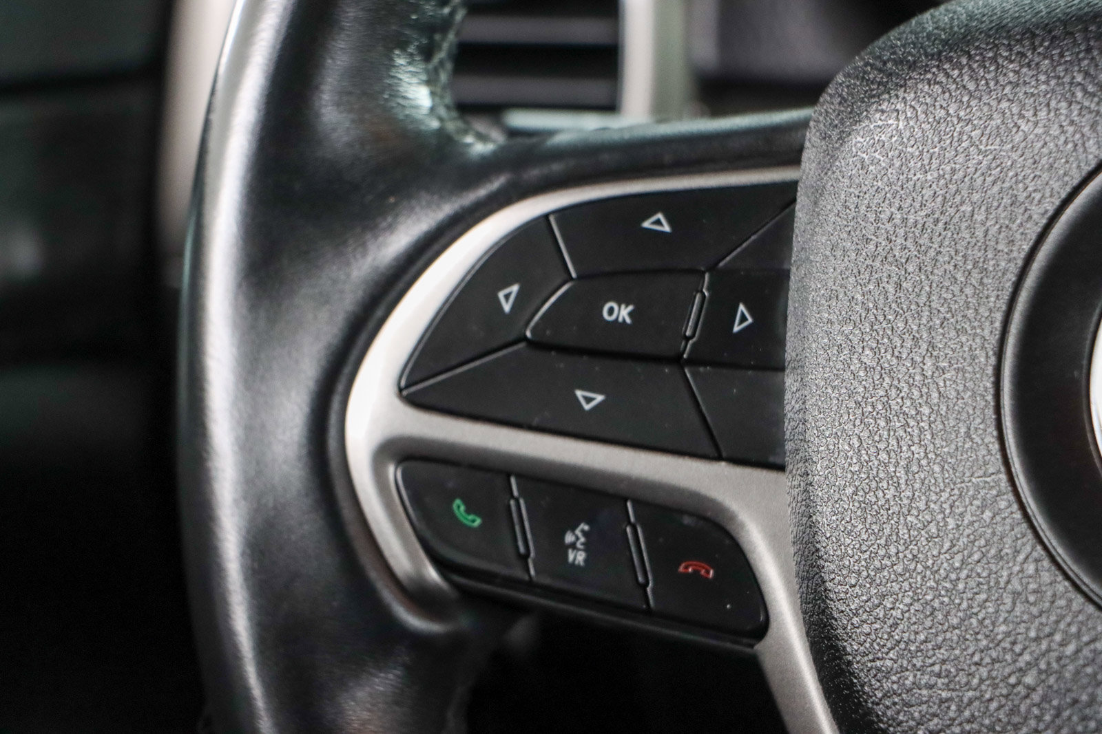 Used 2018 Jeep Grand Cherokee Altitude image 13