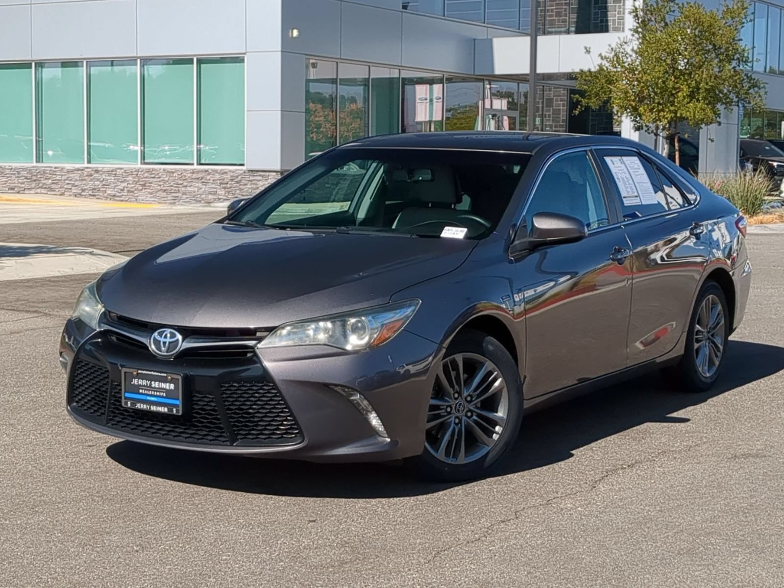 Used 2016 Toyota Camry SE w/ Moonroof Package