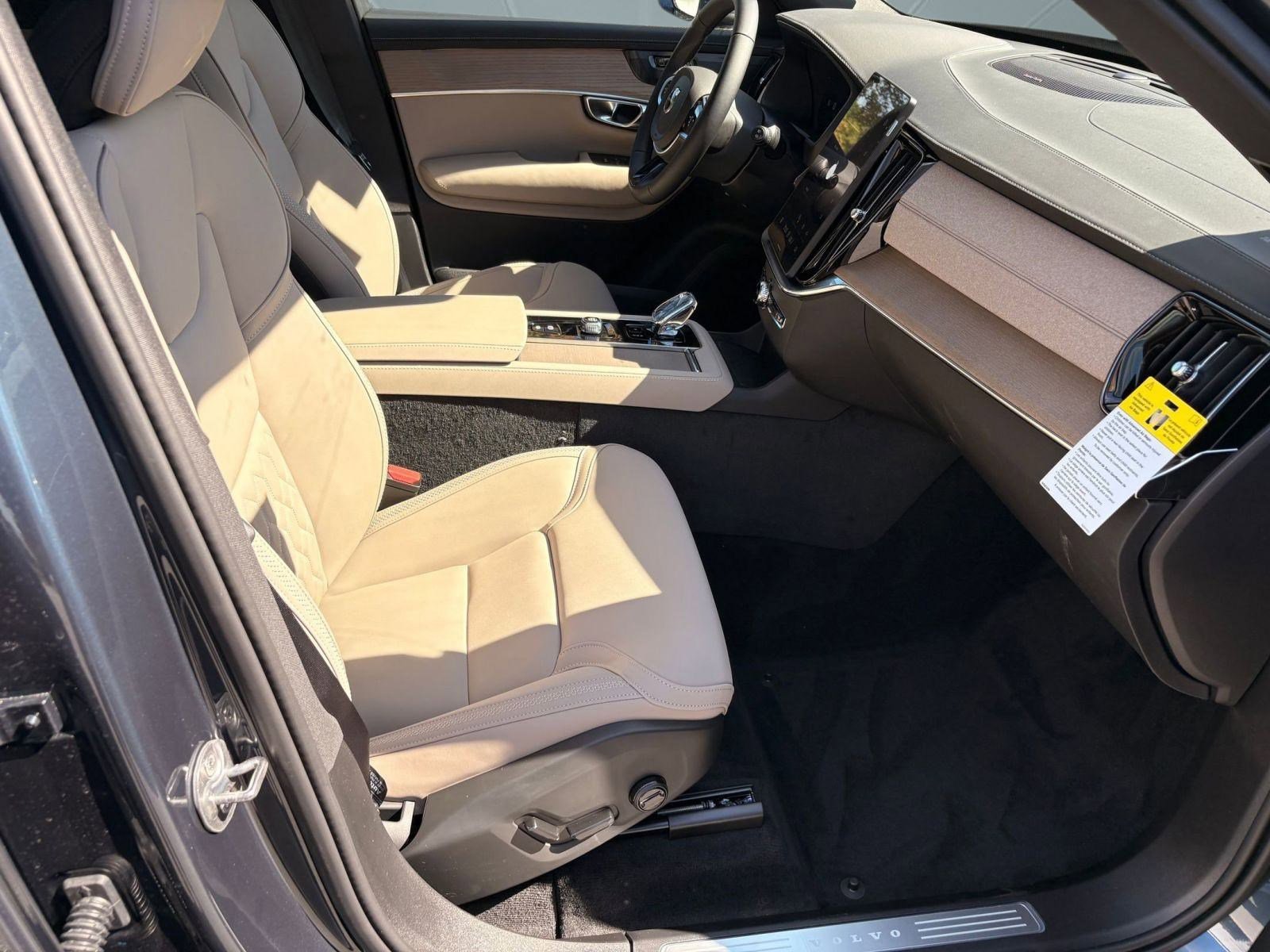 New 2026 Volvo XC90 B6 Plus w/ Protection Package image 27