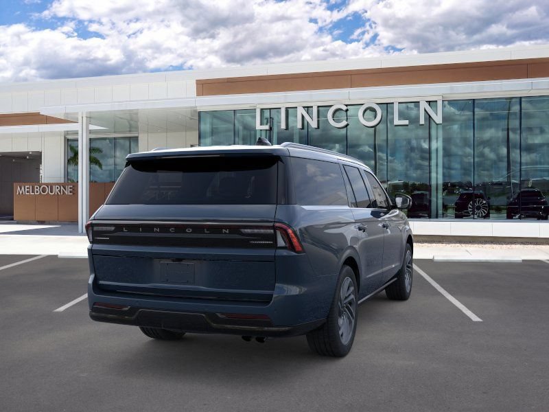 New 2026 Lincoln Navigator L Reserve AWD/4WD image 8