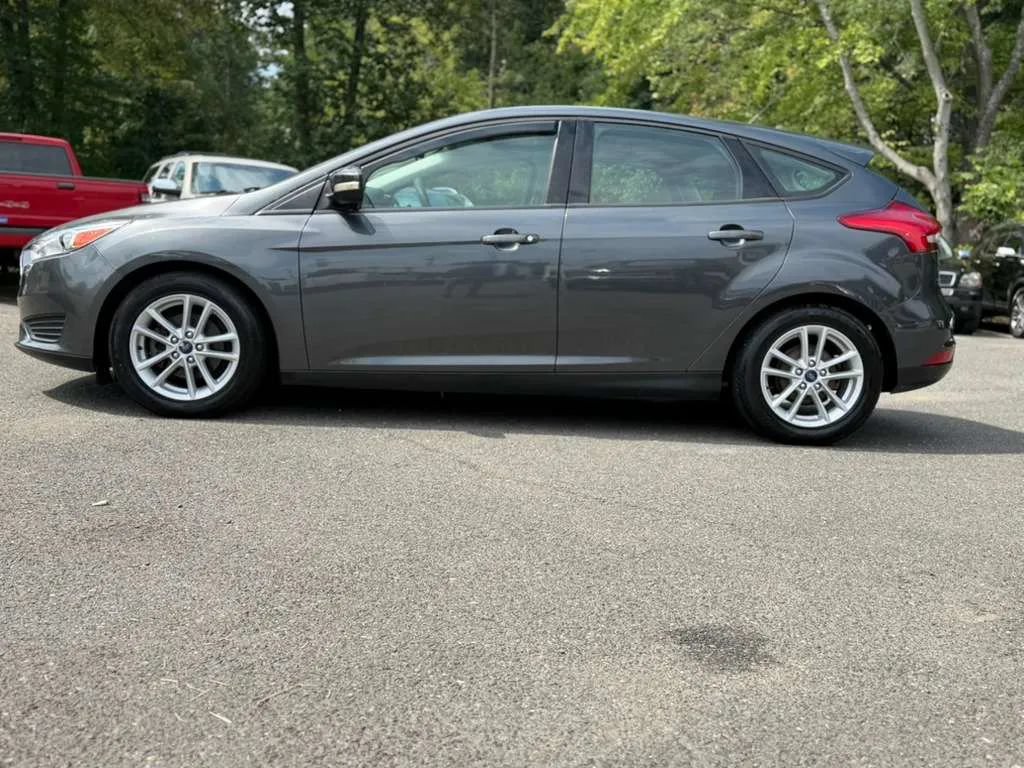Used 2017 Ford Focus SE FWD image 4