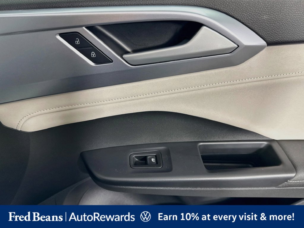 Certified 2025 Volkswagen Taos SE AWD/4WD image 37