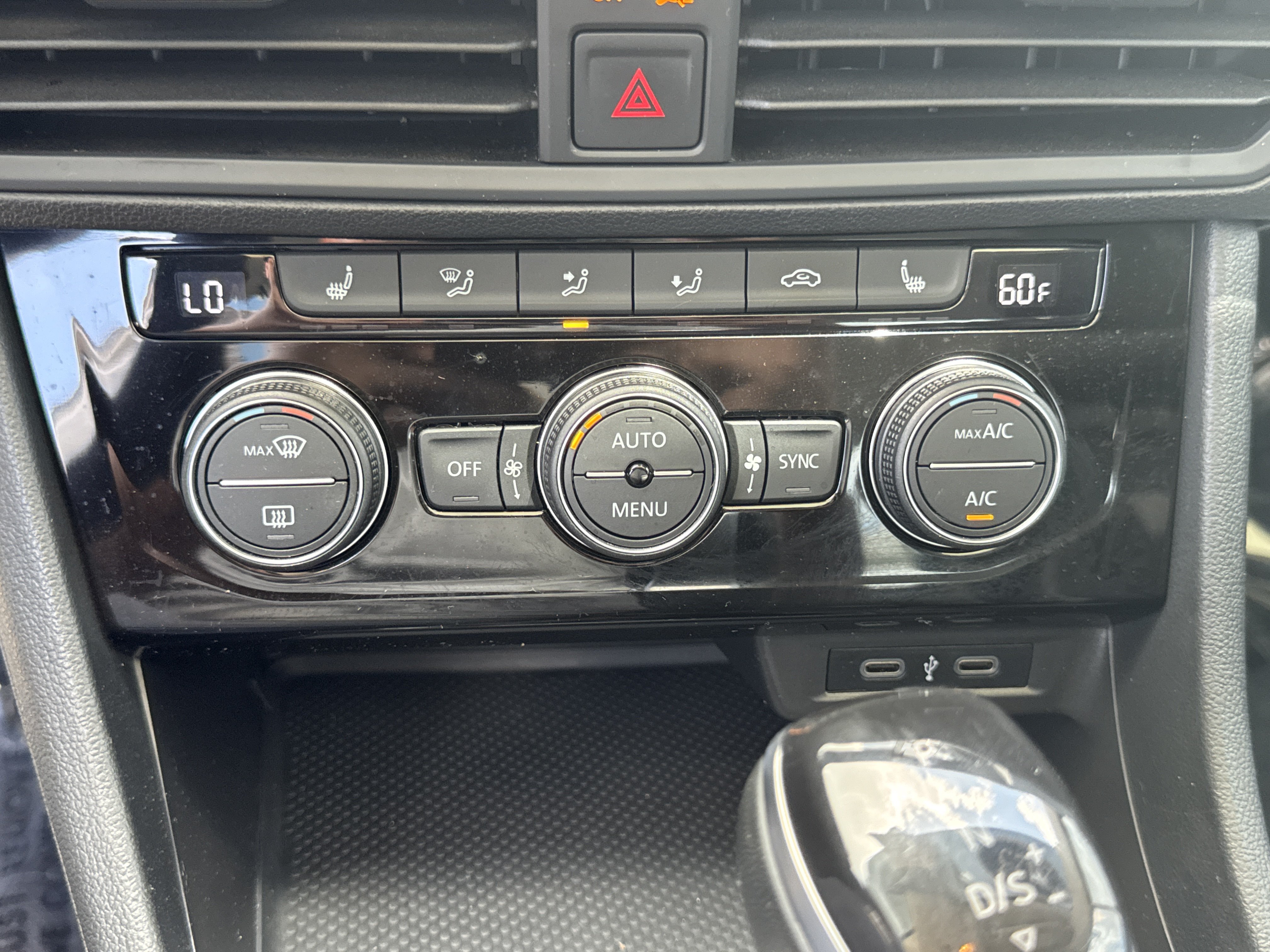 Certified 2023 Volkswagen Jetta SE w/ Panoramic Sunroof Package FWD image 22