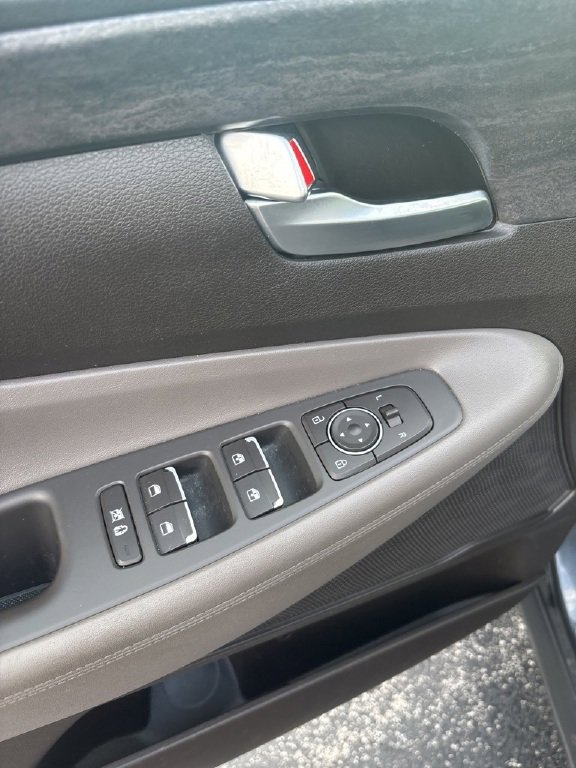 Used 2020 Hyundai Santa Fe SEL image 32