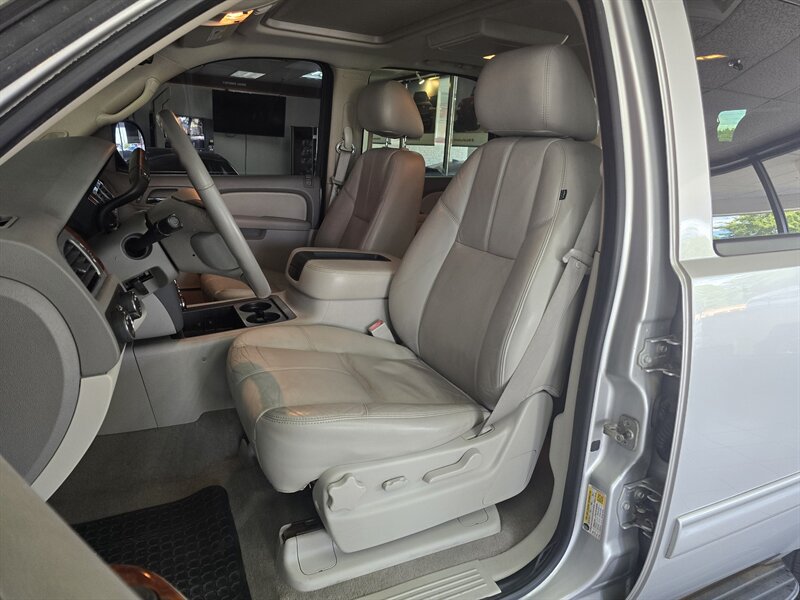 Used 2010 Chevrolet Tahoe LT AWD/4WD image 9