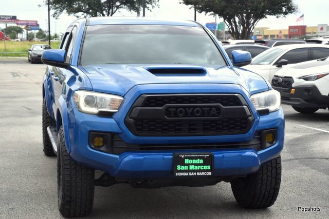 Used 2017 Toyota Tacoma TRD Sport w/ Tow Package RWD image 2