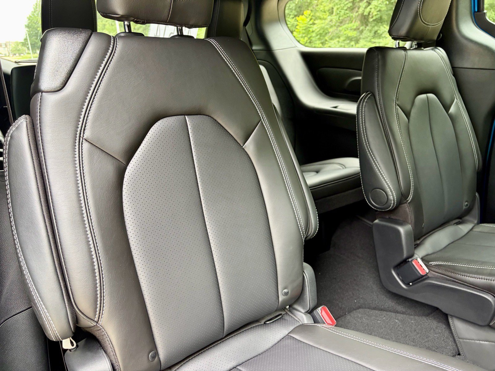 New 2027 Chrysler Pacifica Select FWD image 15
