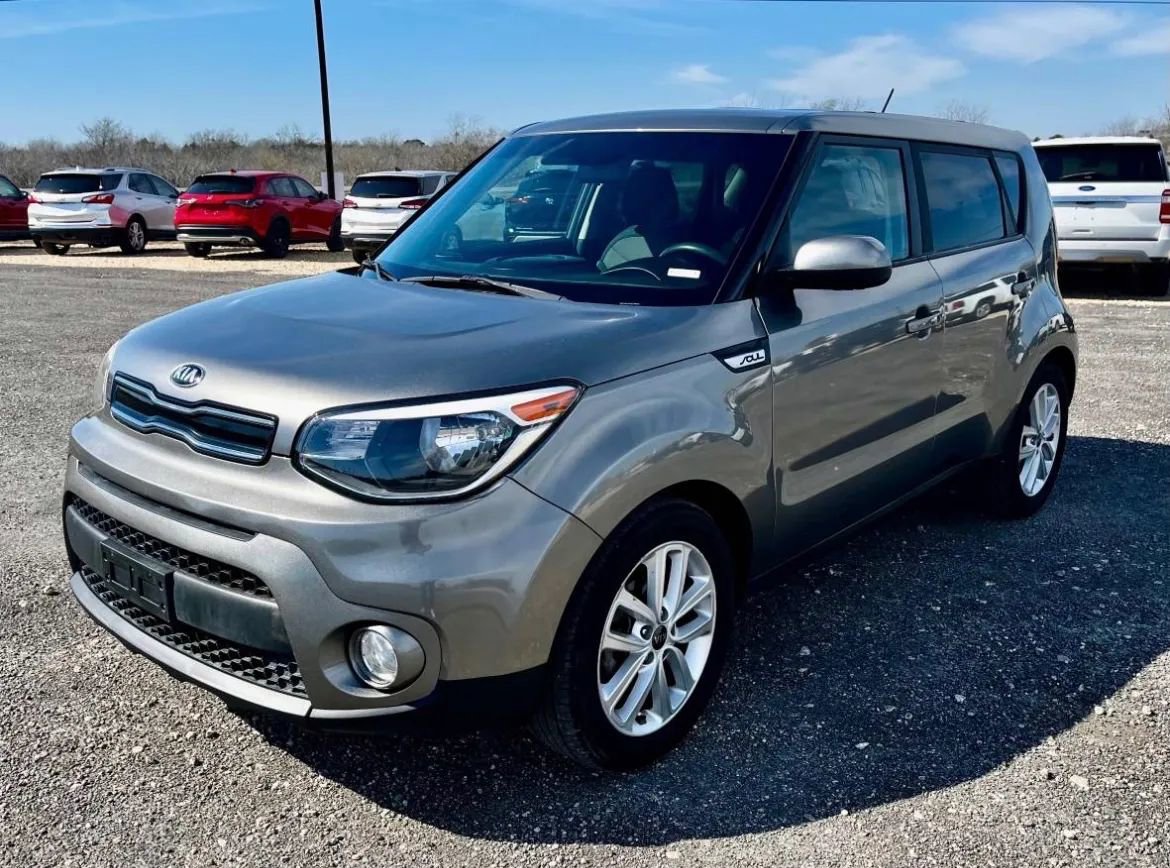 Used 2019 Kia Soul + image 1