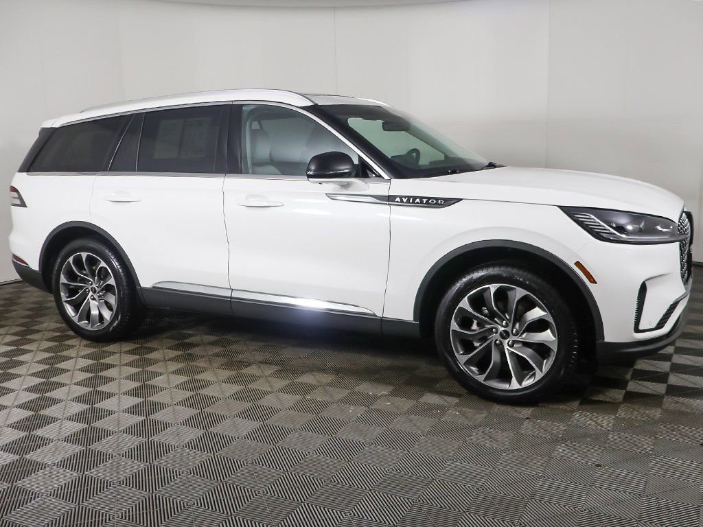 Used 2025 Lincoln Aviator Reserve w/ Illumination Package image 22