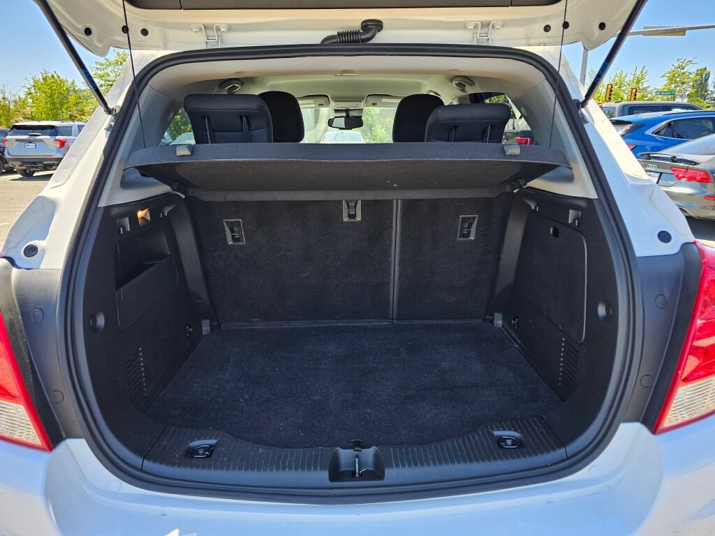 Used 2022 Chevrolet Trax LS w/ Tint and Cruise Package AWD/4WD image 5