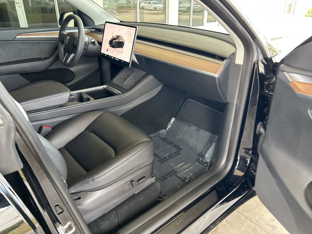 Used 2023 Tesla Model Y Long Range image 26