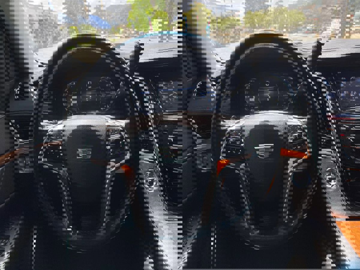 Used 2017 Cadillac Escalade ESV Luxury AWD/4WD image 13