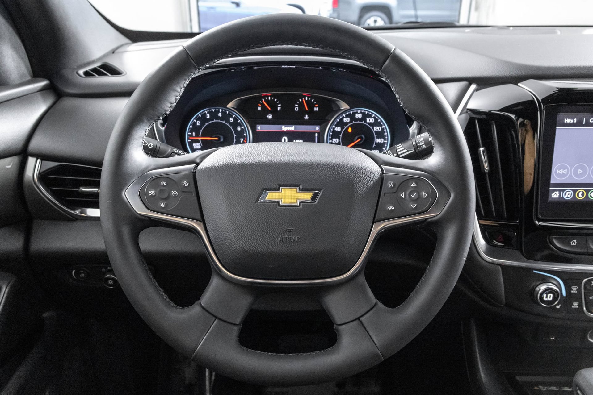 Used 2023 Chevrolet Traverse LT FWD image 27