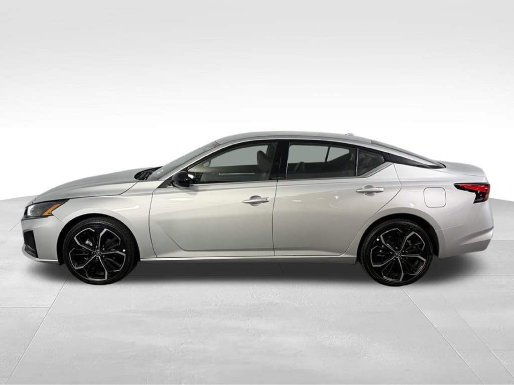 Used 2025 Nissan Altima 2.5 SR AWD/4WD image 6
