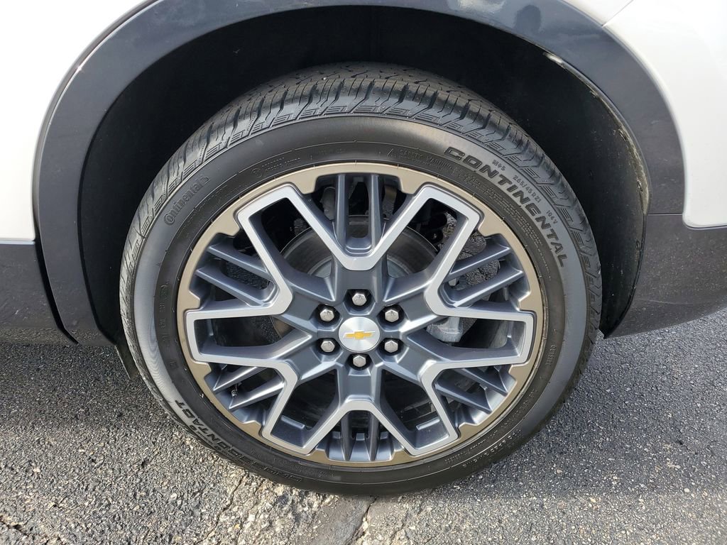 Used 2025 Chevrolet Blazer Premier w/ Driver Confidence II Package image 35