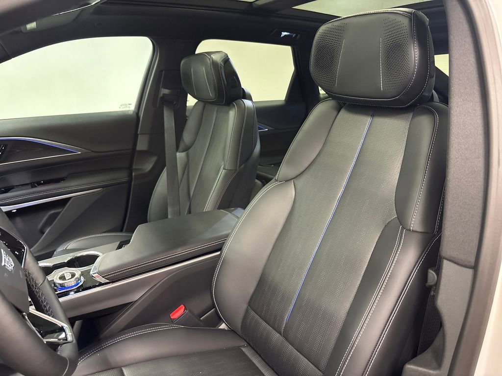 New 2025 Cadillac Lyriq Sport RWD image 27