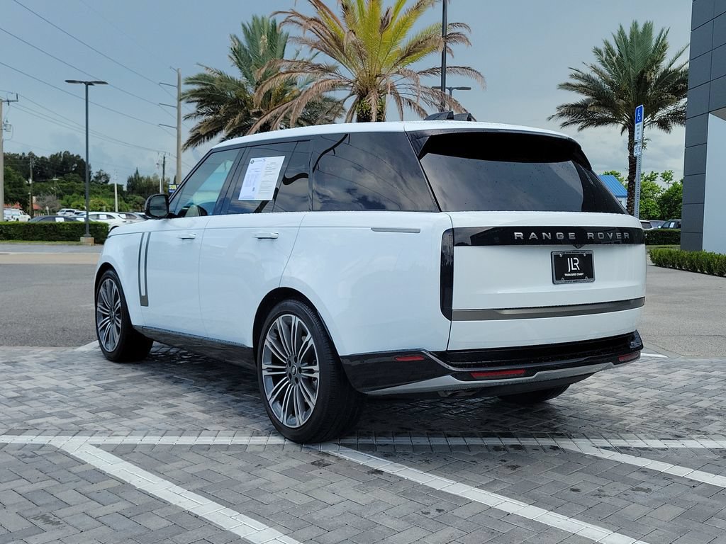 Used 2025 Land Rover Range Rover SE AWD/4WD image 3