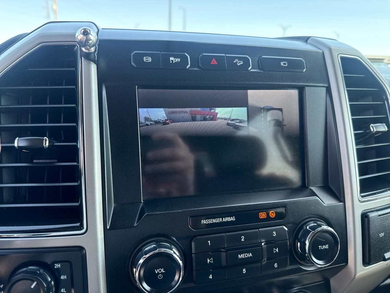 Used 2019 Ford F350 Lariat w/ Lariat Ultimate Package AWD/4WD image 23