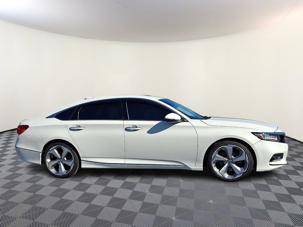 Used 2018 Honda Accord Touring image 10