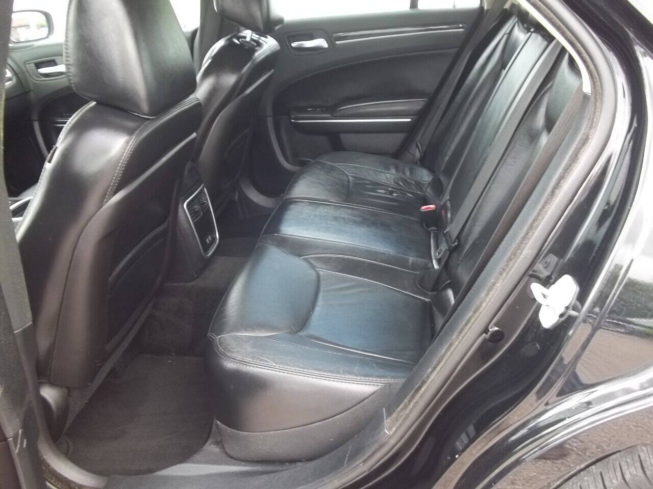 Used 2015 Chrysler 300 Limited RWD image 10