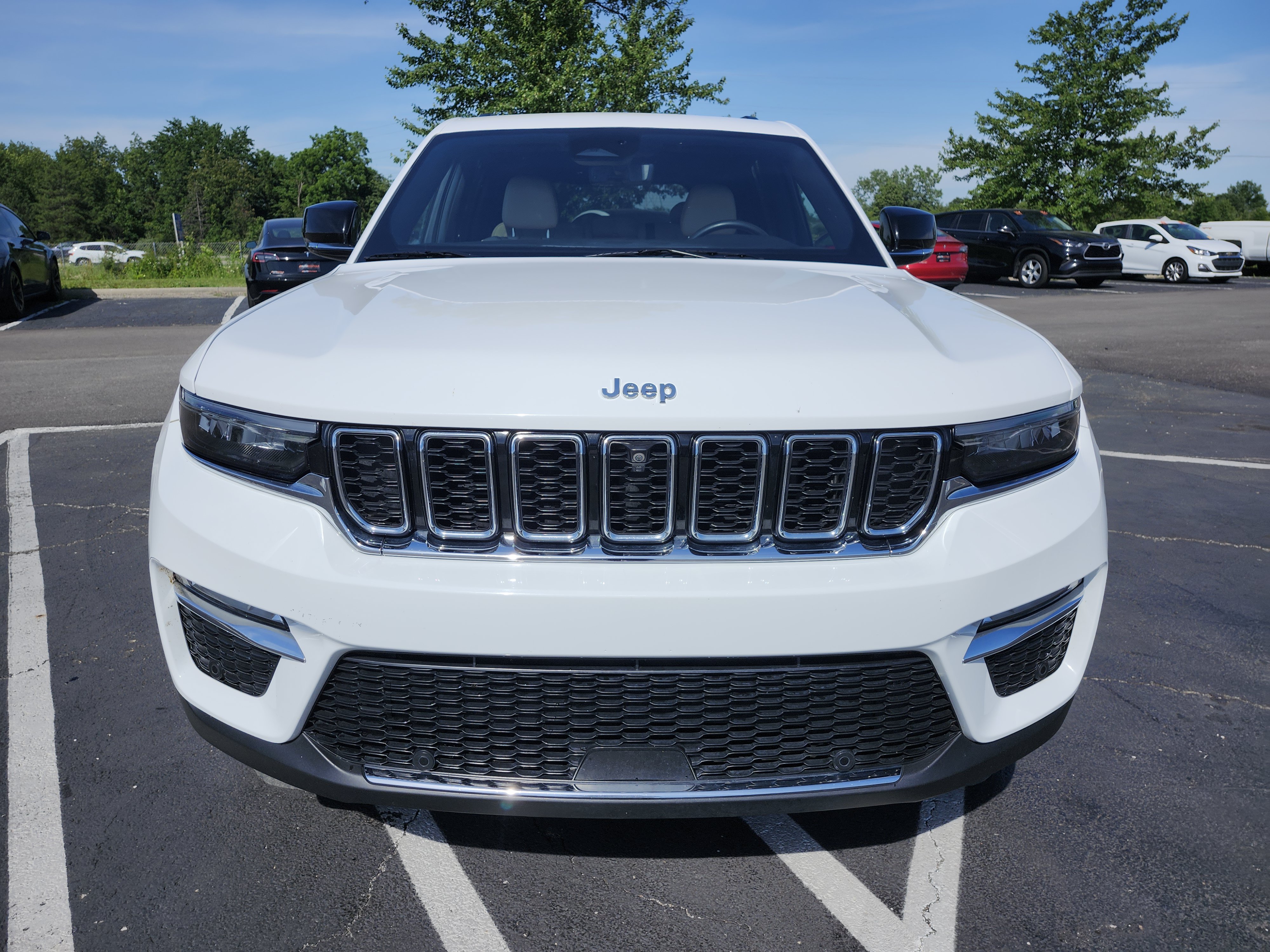 Used 2023 Jeep Grand Cherokee Limited w/ Luxury Tech Group II RWD image 12