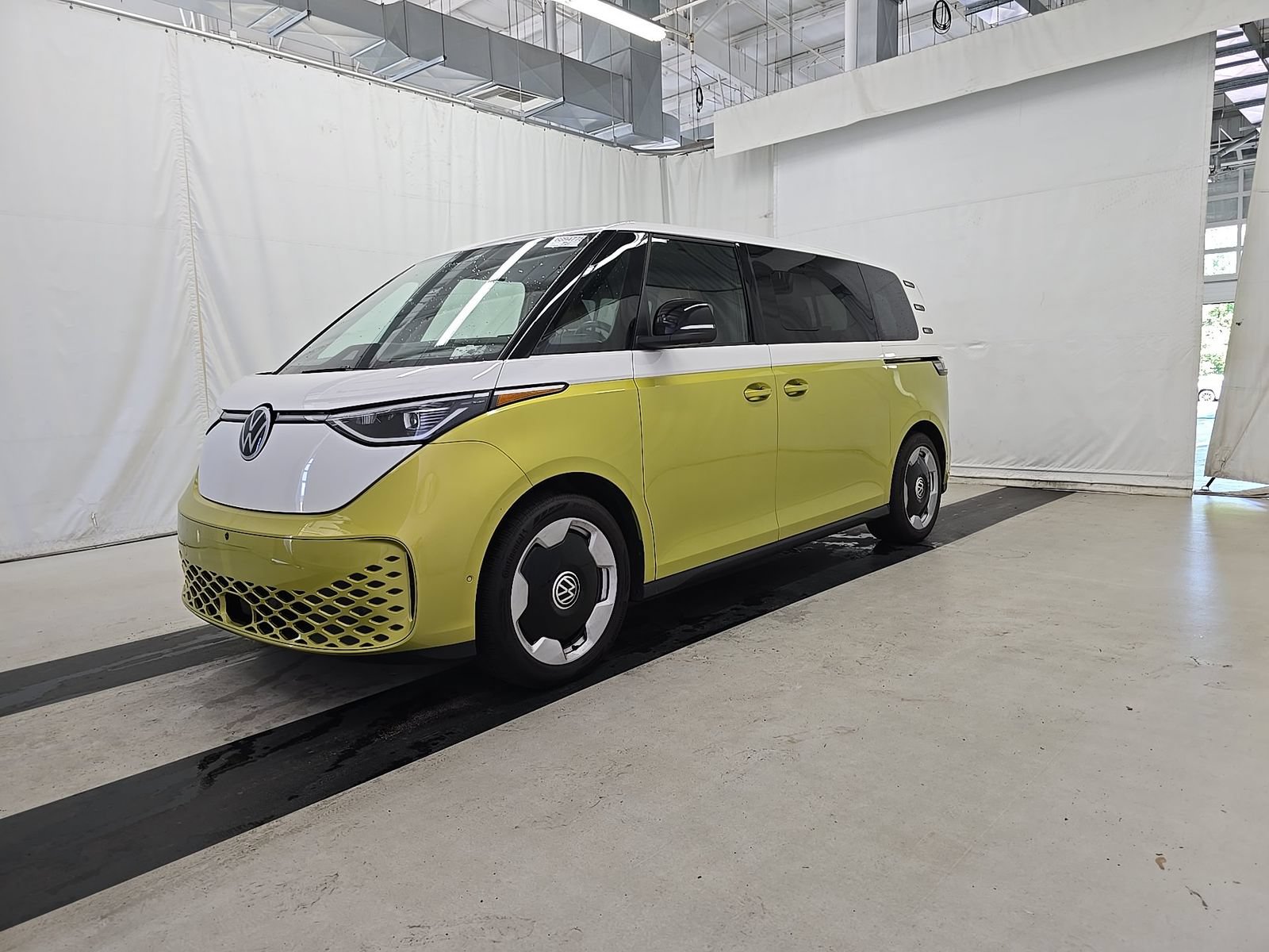 Used 2025 Volkswagen ID. Buzz Pro S Plus RWD image 17