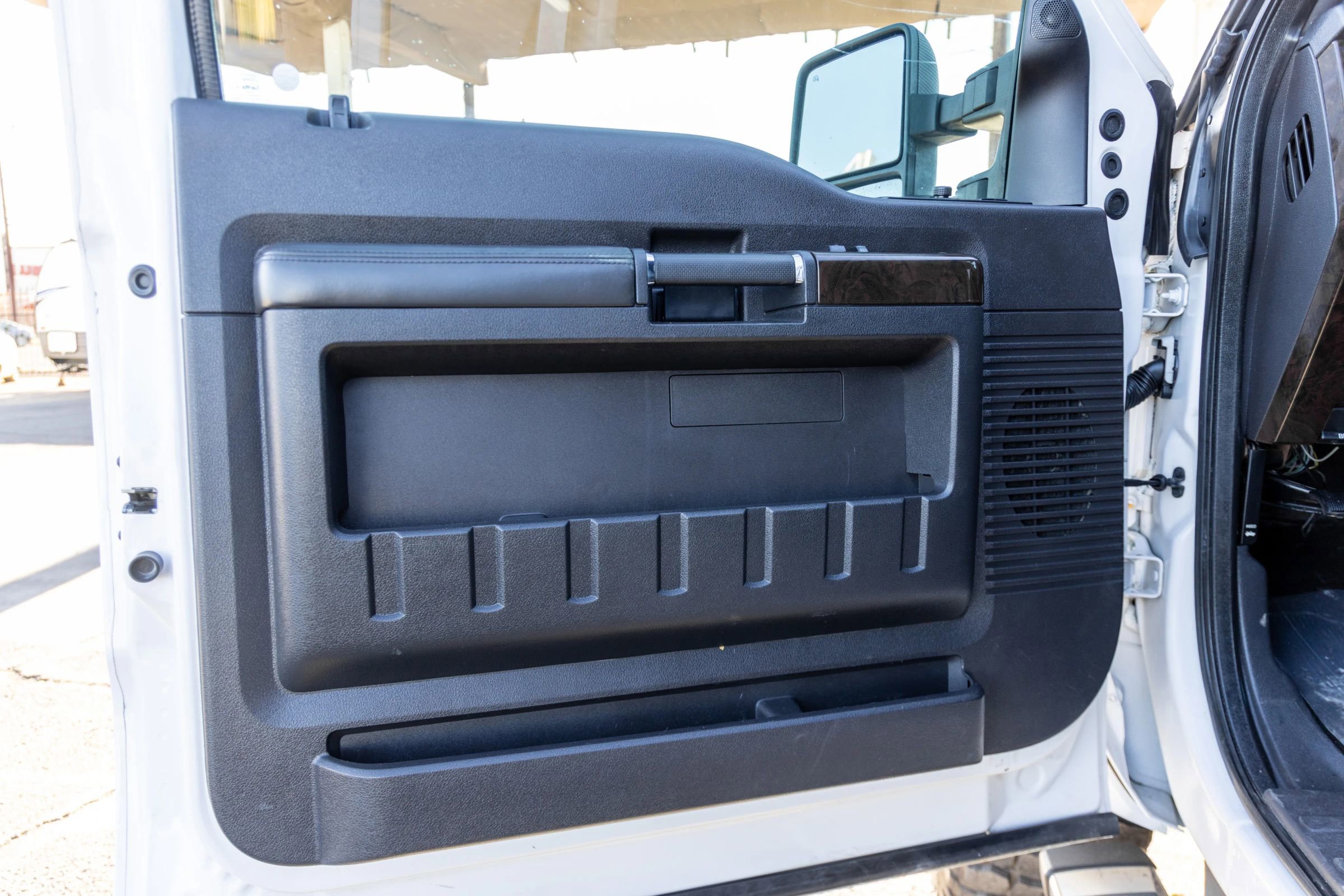 Used 2016 Ford F350 Platinum w/ FX4 Off-Road Package AWD/4WD image 10