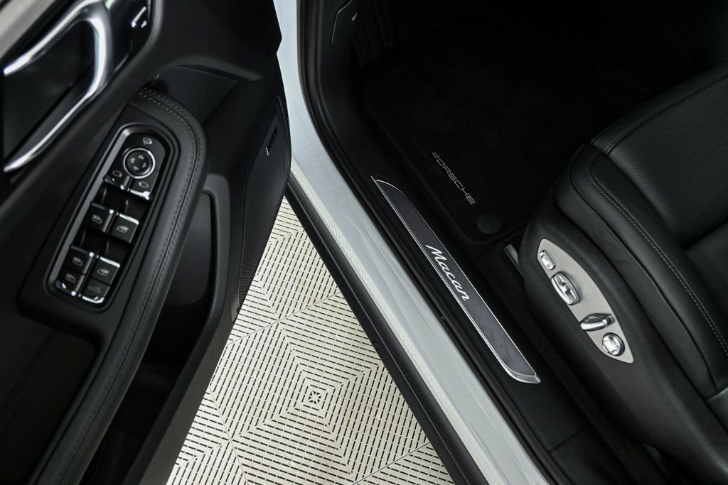 New 2026 Porsche Macan image 8