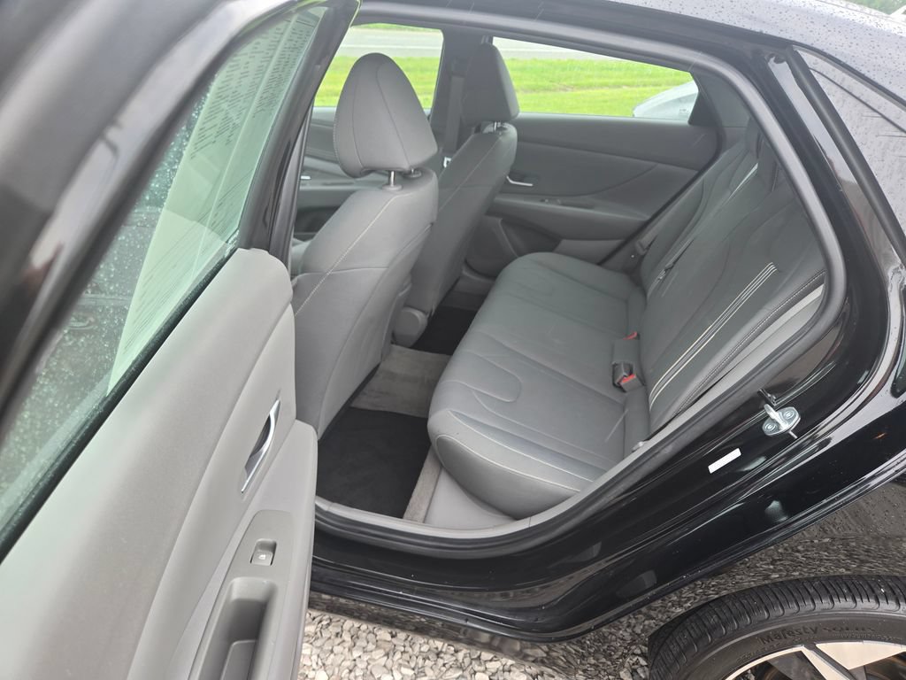 Used 2023 Hyundai Elantra SEL w/ Convenience Package FWD image 7