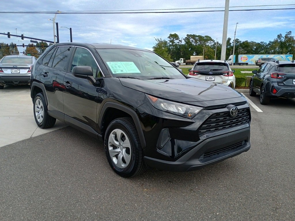 Used 2022 Toyota RAV4 LE image 3