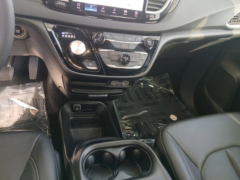 Used 2025 Chrysler Pacifica Select FWD image 15