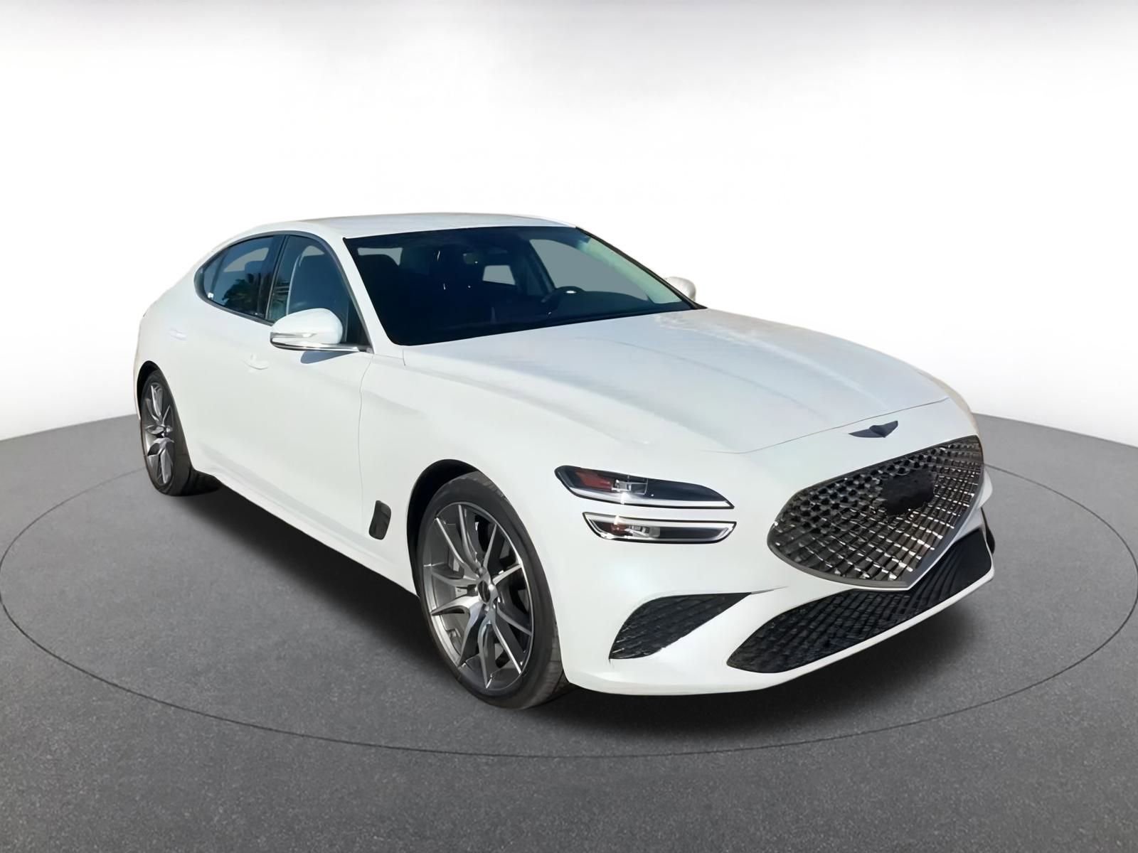 Used 2025 Genesis G70 2.5T image 3